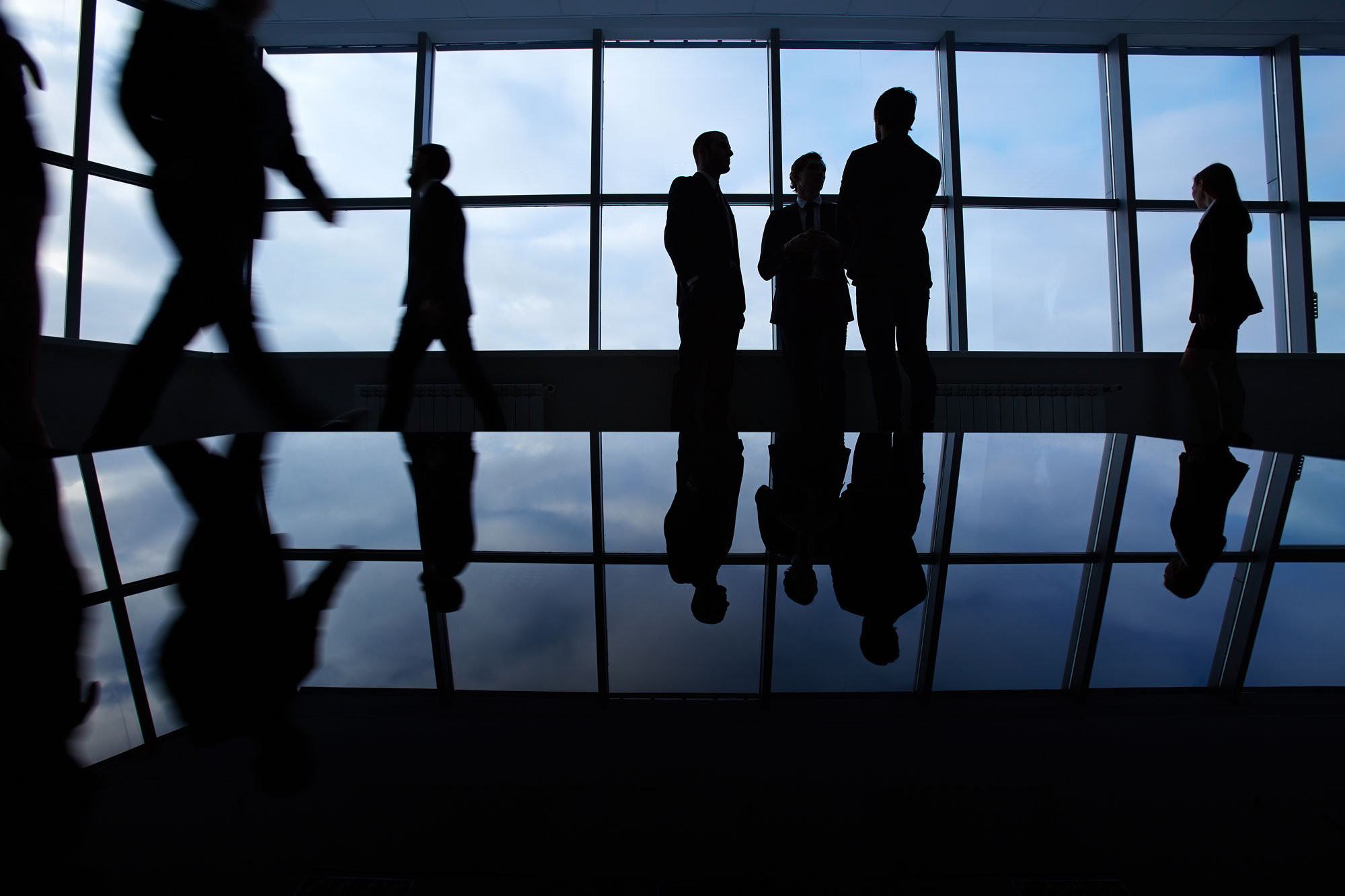 silhouettes-employees-office